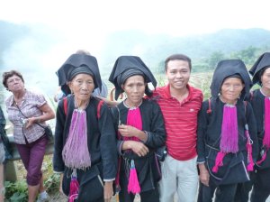 Avec les belles femmes des Dao noirs.