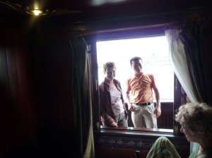 inspection de la cabine sur la jonque.