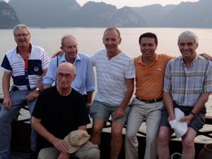 Avec les hommes du groupe Mr BARREAU