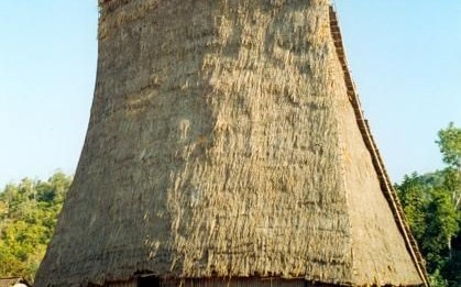 la maison de Rong du Haut plateau du Centre du Vietnam