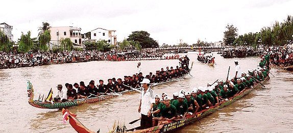 Course des piroques des Khmers