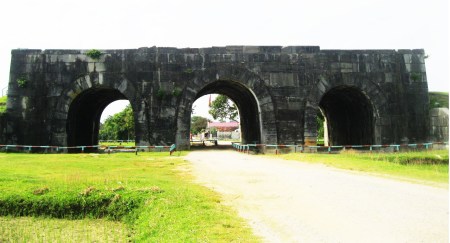 la-citadelle-de-la-dynastie-des-Ho